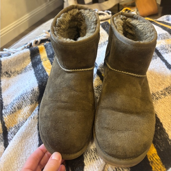 Olive Green UGG classic mini II - Picture 4 of 6